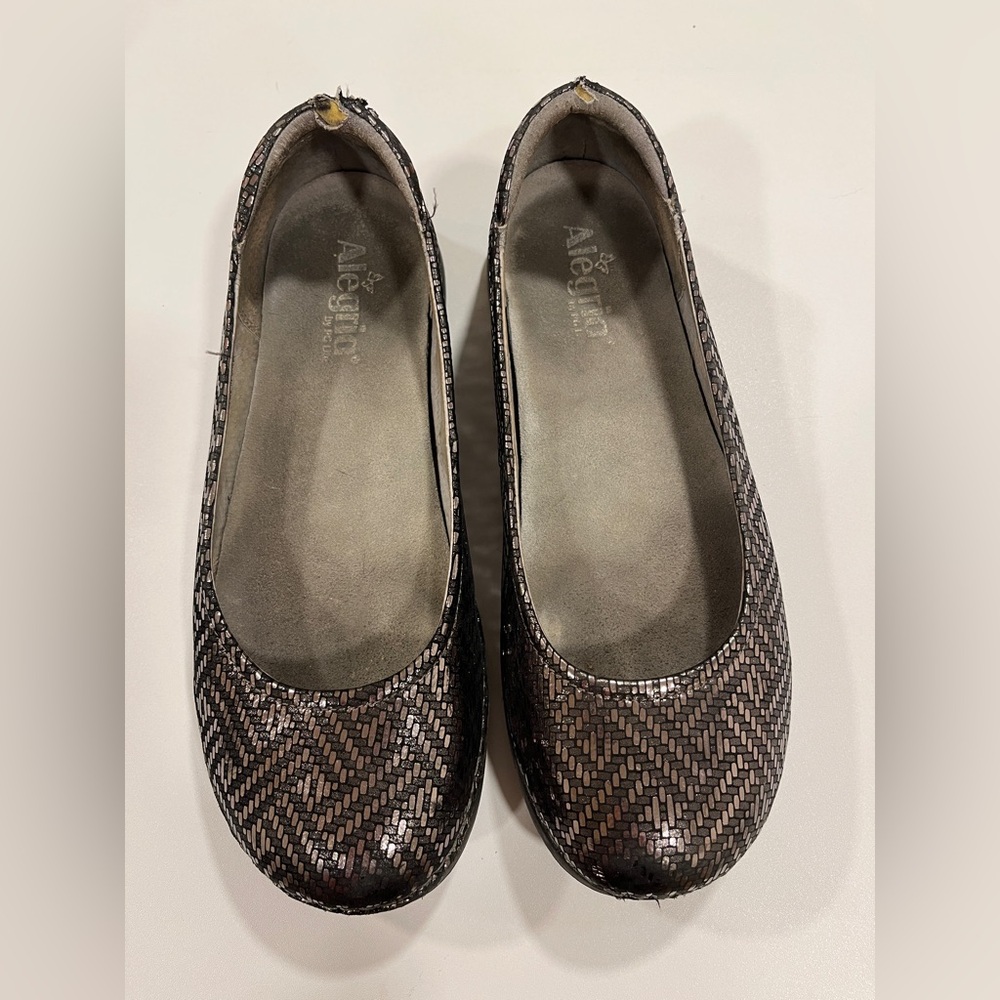 Alegria Women's Petal pewter dazzle flats size 10